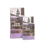 سبيكتروم قليل القمح طعام جاف للقطط " المعقمة " بنكهة سمك السلمون والأنشوجة والتوت البري